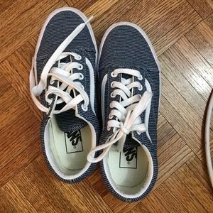 NWOT (comes with box) Vans sneaker
